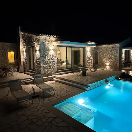 Loulis - Pool, Meerblick, בית נופש