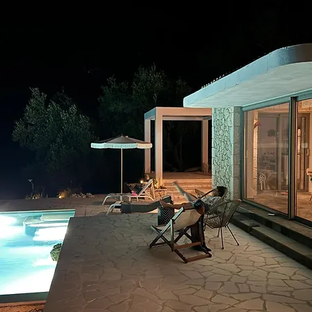 Loulis - Pool, Meerblick, * פאלאוקסטריצה