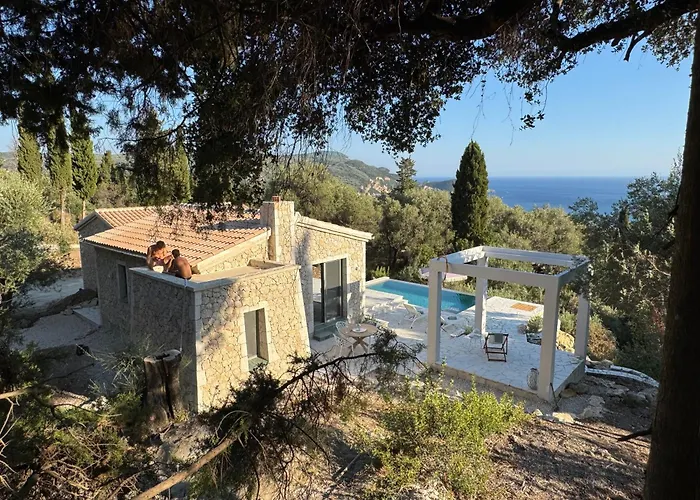 Loulis - Pool, Meerblick, * باليوكاستريتسا