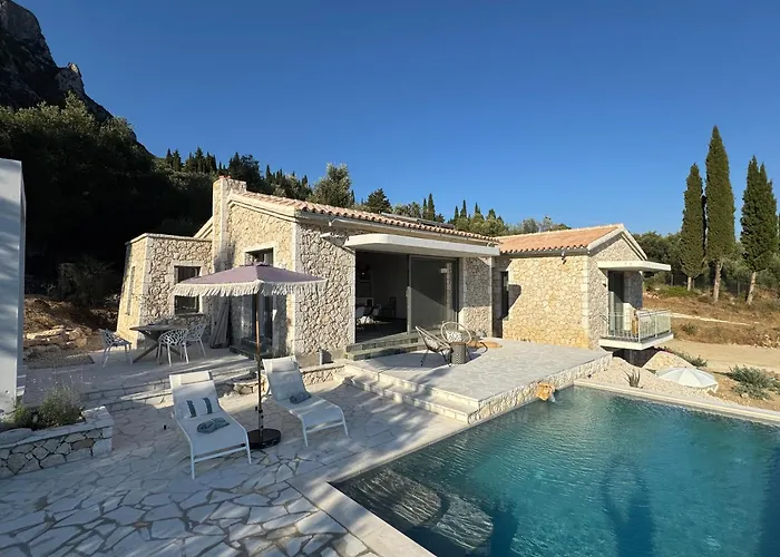 Loulis - Pool, Meerblick, * باليوكاستريتسا
