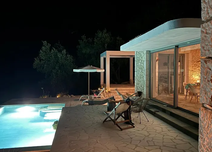 Loulis - Pool, Meerblick, * Paleokastritsa